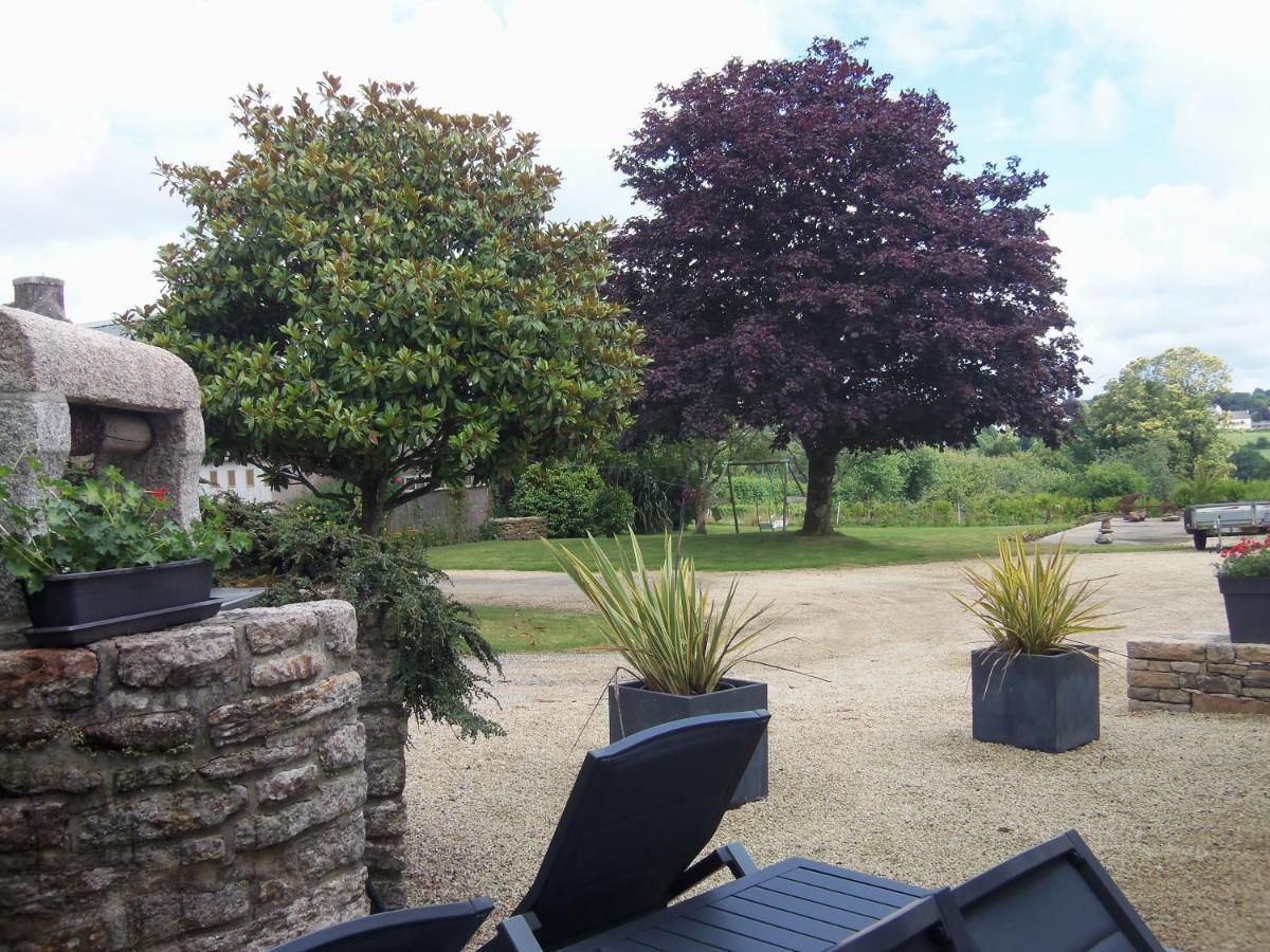 Villa longère de kervéguen ARGOAT à Leuhan Extérieur photo